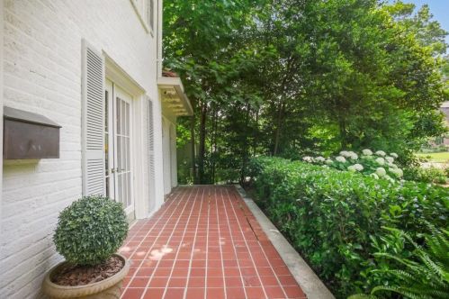 688 Morningside Dr, Atlanta, GA 30324-5219