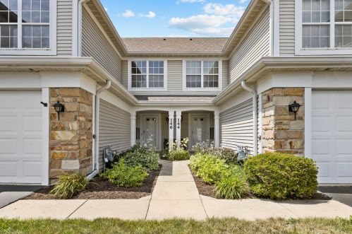 146 Fairfield Ln, Carol Stream, IL 60188-3064