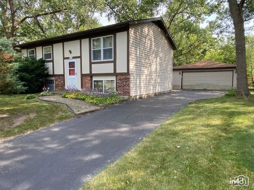 205 Monterey Ct, Lemont, IL 60440-2310