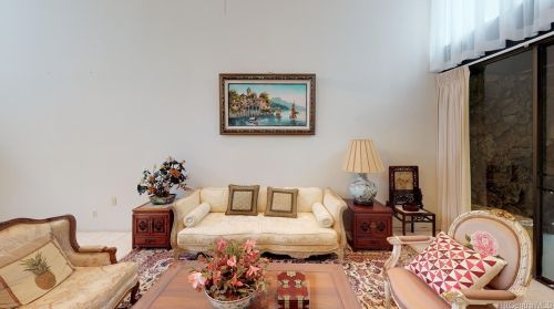 3086 La Pietra Cir, Honolulu, HI 96815-4736