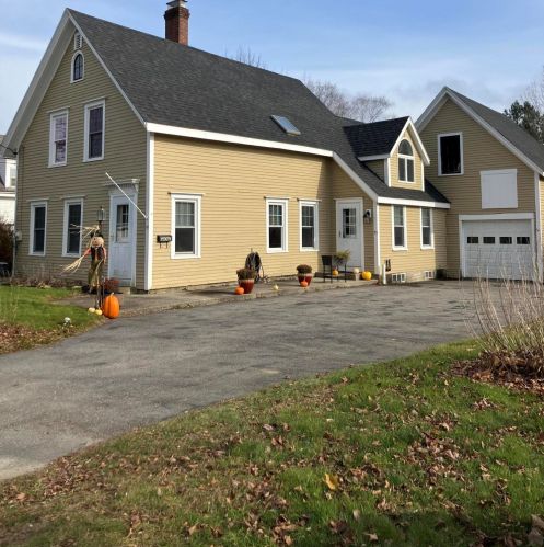 33 Beechwood St, Thomaston, ME 04861-3616