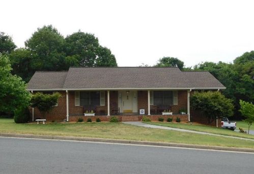 3923 Falling Creek Dr, Vinton, VA 24179-1026
