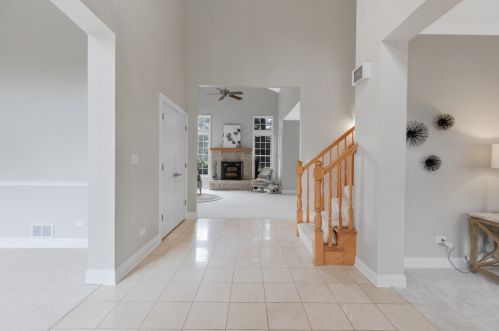 3 Northfield Ct, Half Day, IL 60069-2111