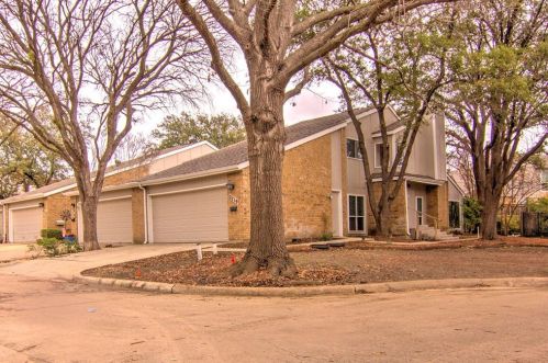 2719 Creek Wood Ct, Carrollton TX  75006-4758 exterior