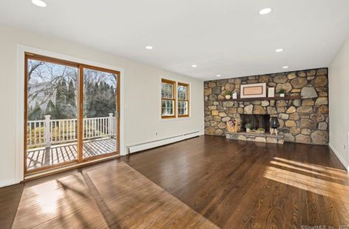 20 Summit Dr, Wapping CT  06074-3742 exterior