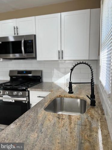 5 Miniature Ln, Willingboro, NJ 08046-3109