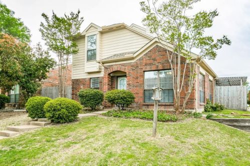 1918 Meadowview Ct, Carrollton TX  75010-4048 exterior