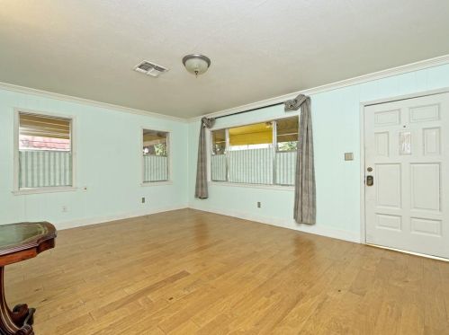 6107 Felix Ave, Austin TX  78741-3312 exterior