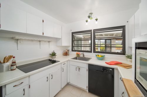 1620 Piikea St, Honolulu HI  96818-1843 exterior