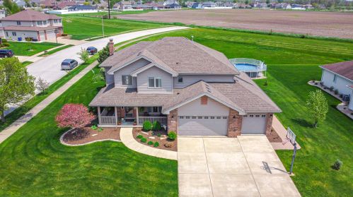 1305 Rainbow Cir, Manteno, IL 60950-9413