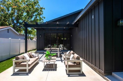 926 Valley St, Burbank CA  91505-2738 exterior