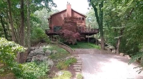 27 Rowledge Pond Rd, Sandy Hook, CT 06482-1602