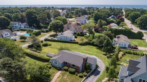 47 Shore Rd, Westerly, RI 02891-4203