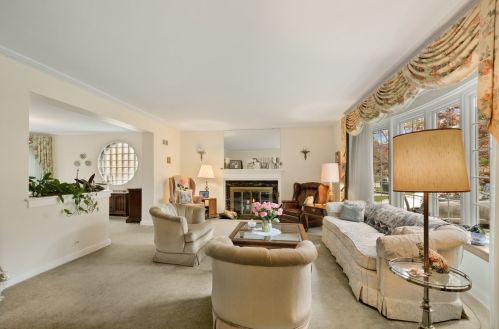 6775 Jean Ave, Chicago, IL 60646-1352