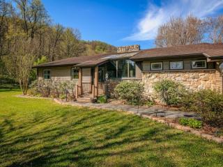 224 Mayfield Dr, Elizabethton, TN 37643-6156