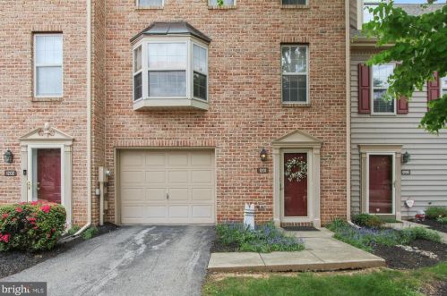 1201 Skyview Dr, York, PA 17406-3278