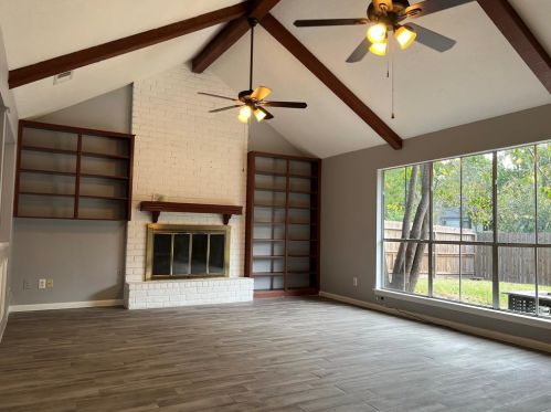 207 Prince Of Wales St, Conroe TX  77304-2717 exterior
