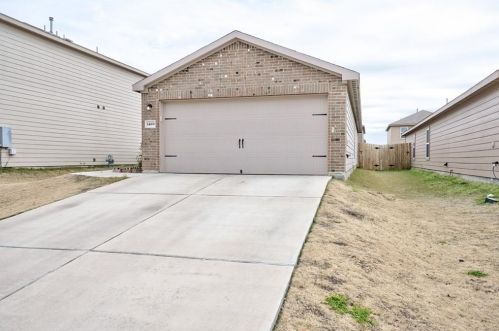 1469 Breanna Ln, Uhland TX  78640 exterior