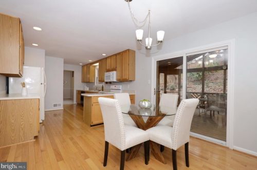 7099 Game Lord Dr, Springfield VA  22153-1312 exterior