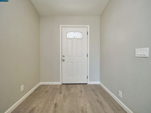 2064 Arrowsmith Dr, Manteca, CA 95336-6348