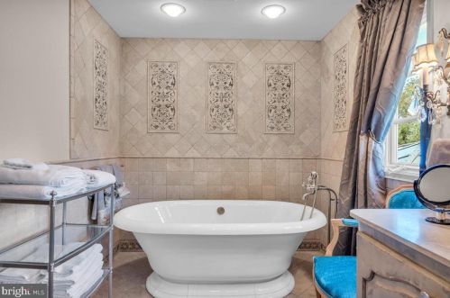 145 Winding Way, Tavistock NJ 08033-3642 exterior