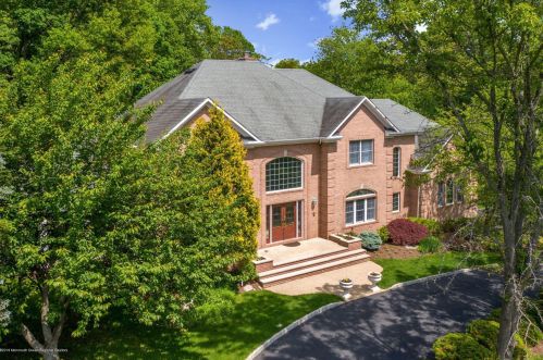 8 Oakwood Ct, Holmdel Village, NJ 07733-1754