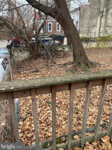 5129 10th St, Philadelphia PA 19123-3819 exterior