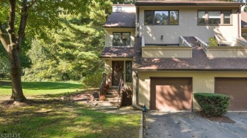 23 Newcastle Ct, Mountain Lakes, NJ 07046-1450