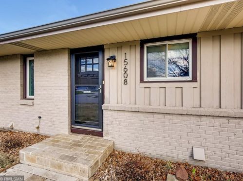 15608 Hayes Trail Ct, Saint Paul, MN 55124-7143