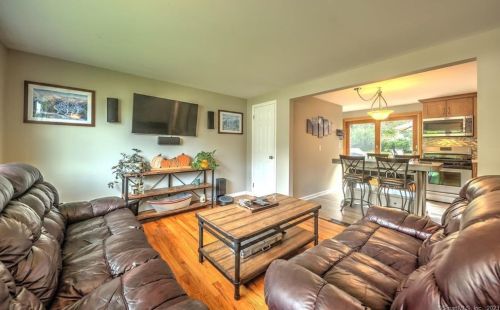 21 Appletree Ln, Milford, CT 06461-2202