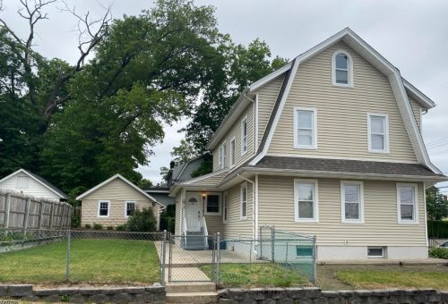63 King St, Paterson, NJ 07508-1339