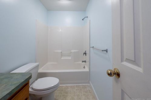 14 Greenview Ter, Middletown CT  06457-8738 exterior