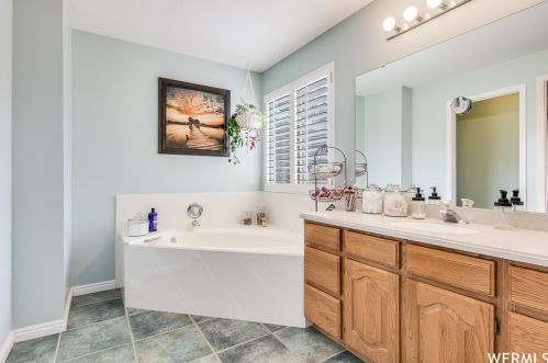 9178 Teton Est Dr, Taylorsville UT 84088-2311 exterior