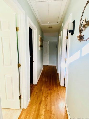 4 Cove View Dr, Quaker Hill CT  06375-1501 exterior