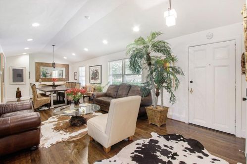 4142 Haverhill Dr, Atlanta GA  30342-3818 exterior