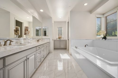 22 Shadybend, Irvine CA  92602-0844 exterior