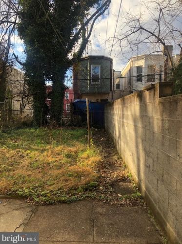 1814 22nd St, Philadelphia PA 19140-4703 exterior