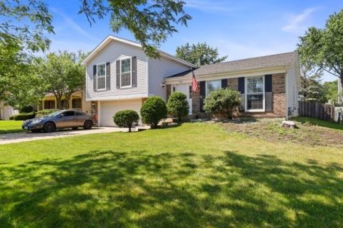 768 Stonebridge Ln, Bull Valley, IL 60014-8568