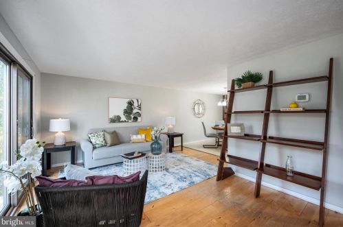 2269 Marginella Dr, Herndon, VA 20191-1109