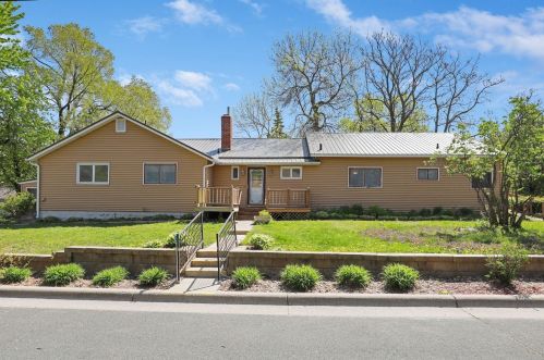 214 8th St, Hastings, MN 55033-2110