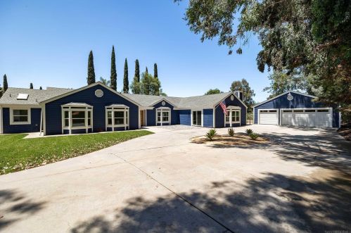 1233 Pleiades Dr, Vista, CA 92084-6531