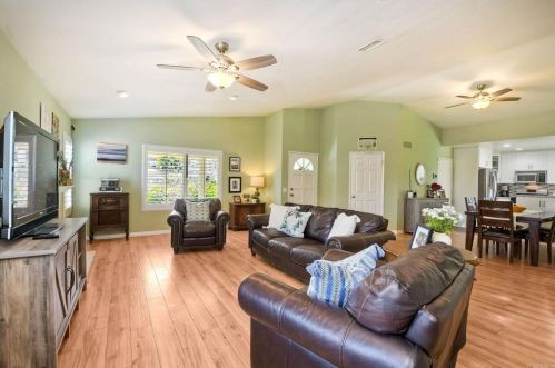 657 Shadow Tree Dr, Oceanside, CA 92058-7431