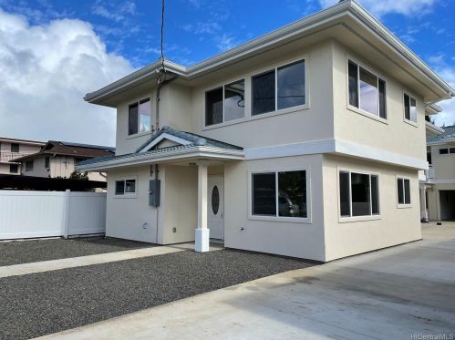 813 Lukepane Ave, Honolulu HI  96816-1014 exterior