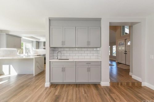 8 Henry, Irvine CA  92620-3256 exterior