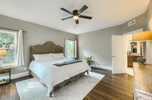 902 30th St, Austin TX  78705-2104 exterior