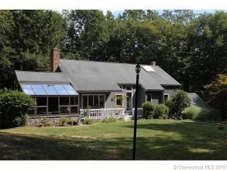 591 Lake Dr, Guilford, CT 06437-1161