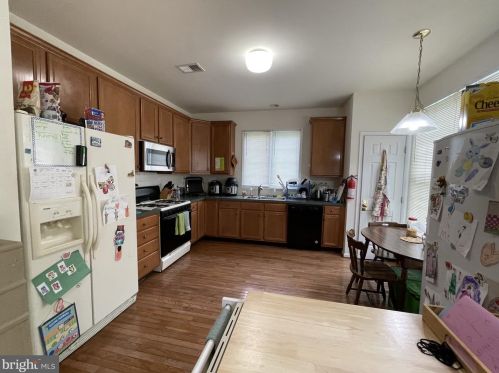 56 Nestlewood Way, Princeton NJ  08540-6133 exterior