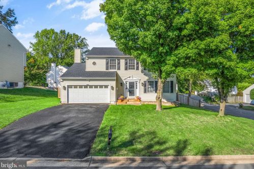 4400 Decatur Dr, Woodbridge, VA 22193-1884