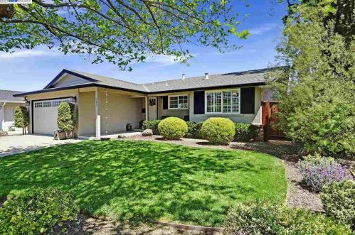 702 Catalina Dr, Livermore, CA 94550-5827
