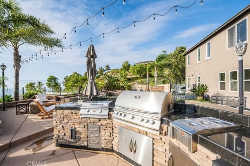 18458 Lakepointe Dr, Riverside CA  92503-0252 exterior